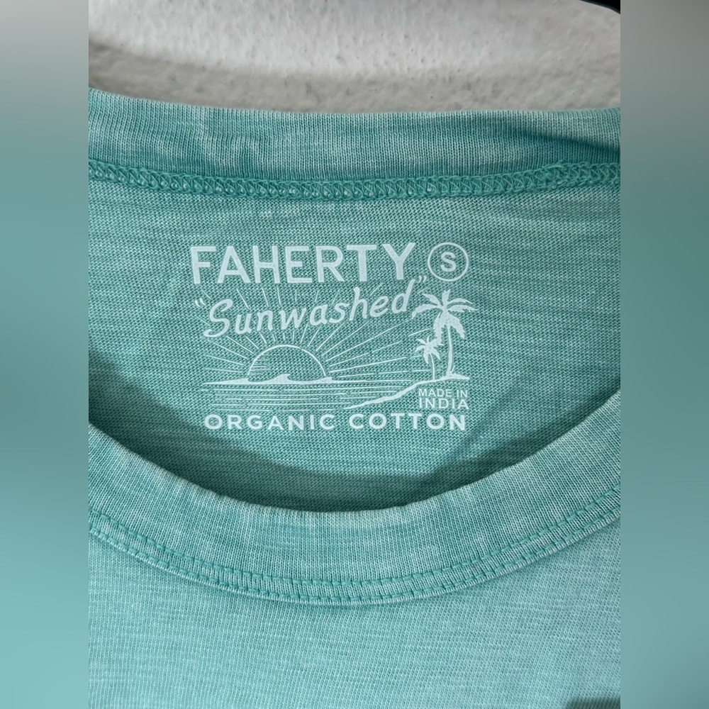 Faherty Men's Sunwashed Pocket Tee - Picture 6 of 7